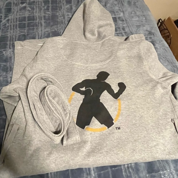 Boxing Robe - Picture 1 of 6